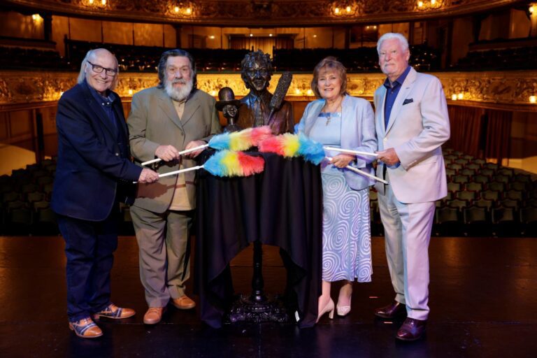 Ken Dodd Sculpture at Blackpool Grand with (l-r) Mick Miller, Ricky Tomlinson, Lady Dodd and Roy Walker