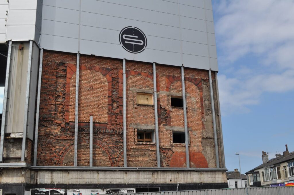 Demolition of the Syndicate Nightclub. Photo: Juliette Gregson