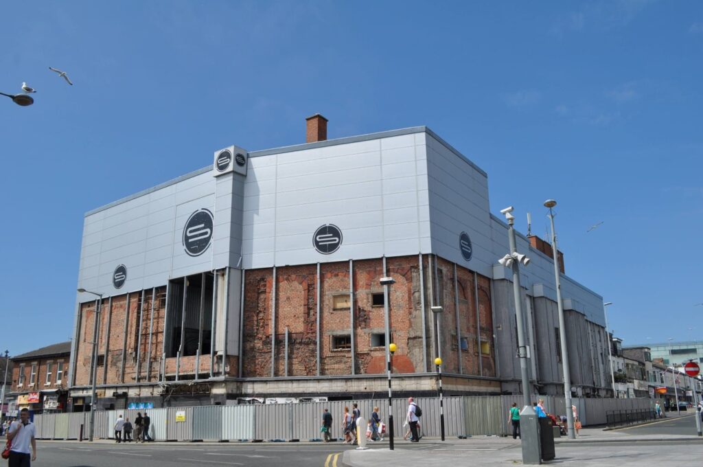 Demolition of the Syndicate Nightclub. Photo: Juliette Gregson