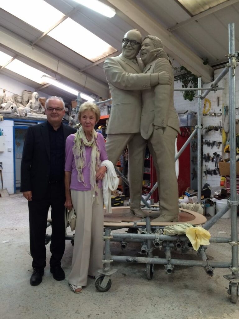 Gary and Joan Morecambe visit the statue while in production