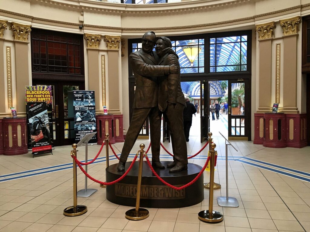 Morecambe & Wise statue