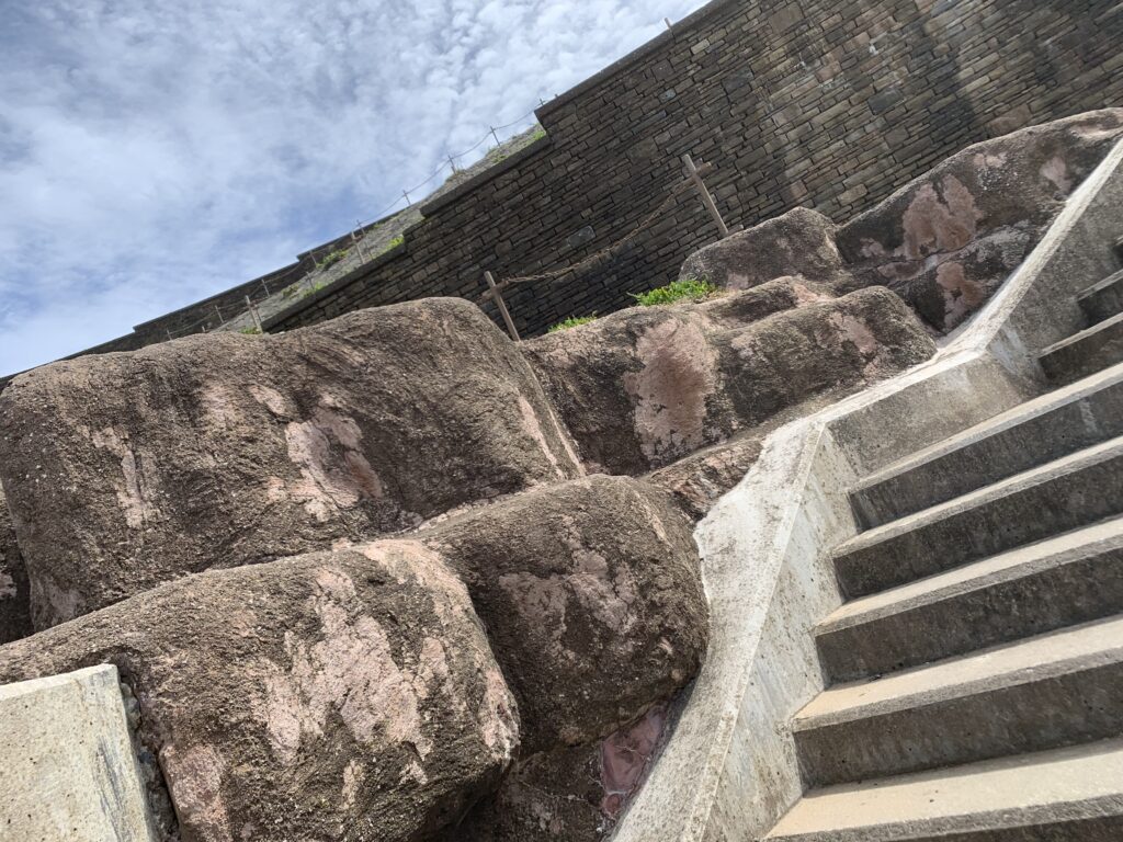 Artificial rocks at North Shore Cliffs