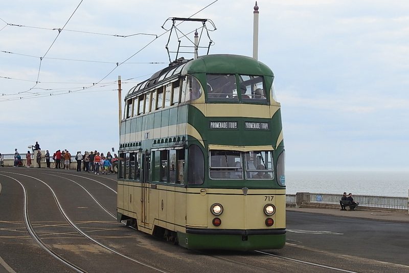 Balloon No.717 drops down the incline at the Gynn and is readied to power up the inline towards Bispham