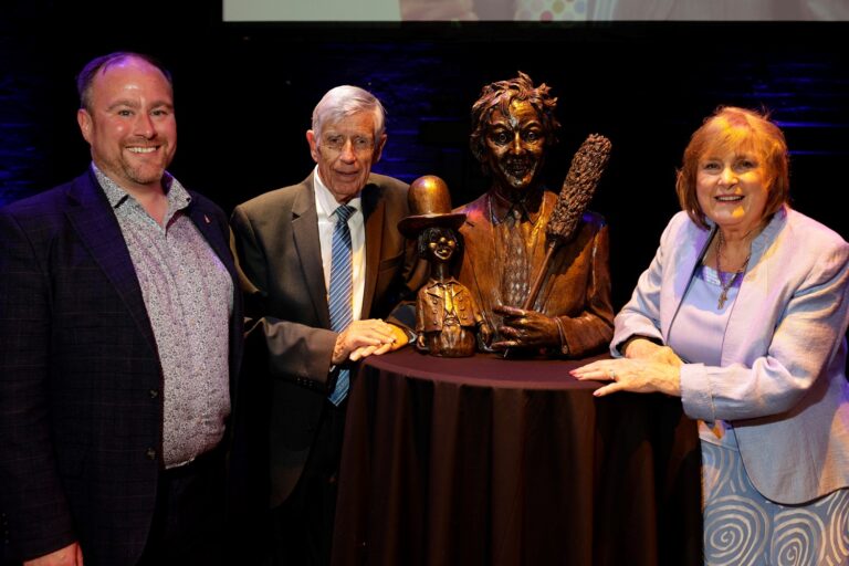 Ken Dodd Sculpture with (l-r) Adam Knight, John Grady and Lady Dodd